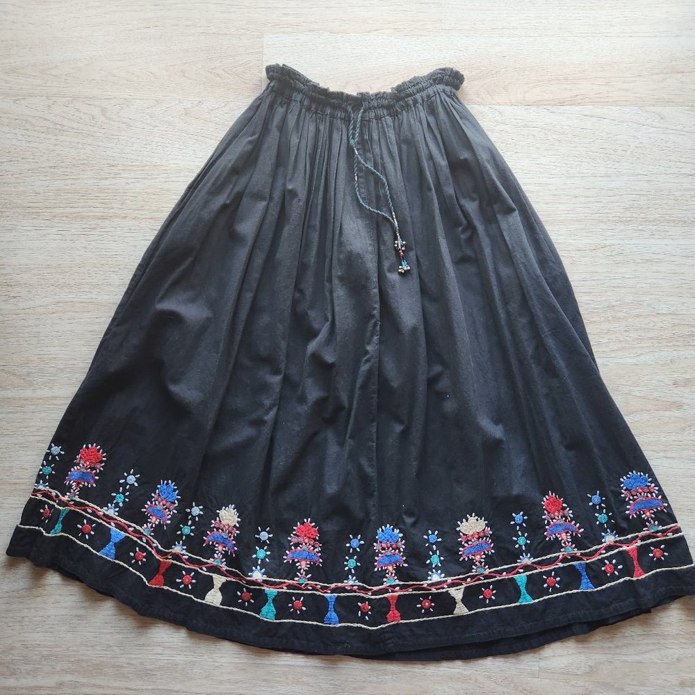 Vintage Raiment Fashions Embroidered A-Line Skirt Elastic Waist Pocket Black